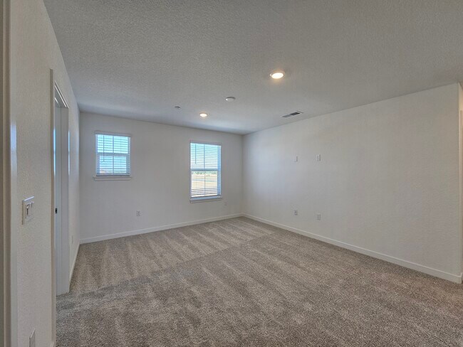 Building Photo - 3569 Vestland Wy