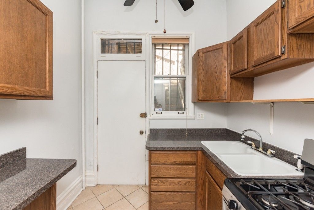 Building Photo - 1849 N Lincoln Ave