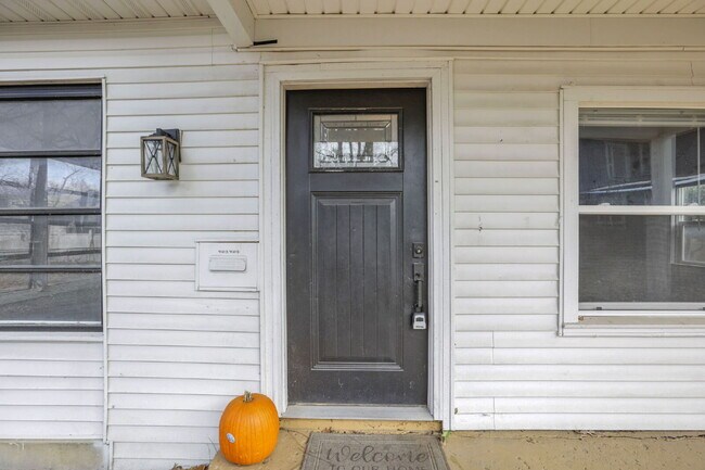 Building Photo - Elegant College Avenue Residence in a Prime Columbus Location