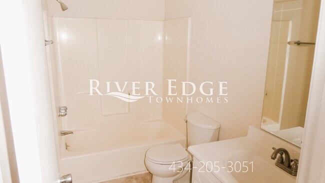 Full Bath - 504 Lusardi Dr