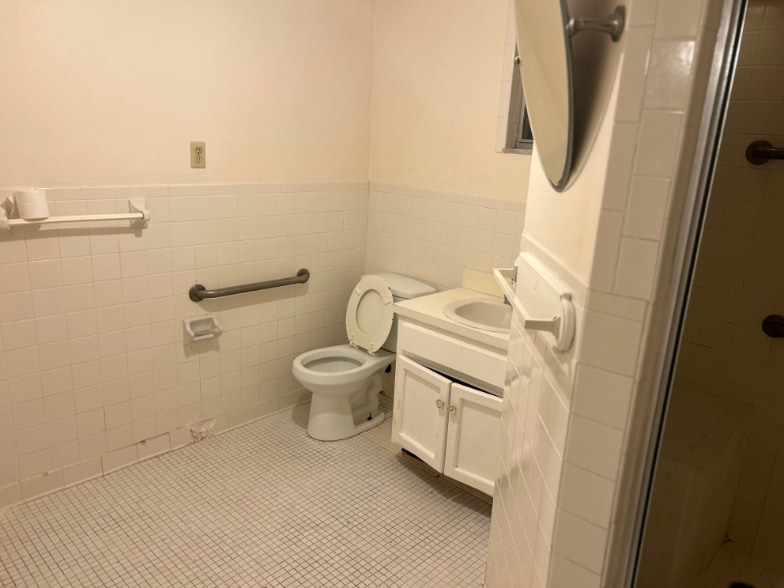 Building Photo - 2652 Merwyn Rd