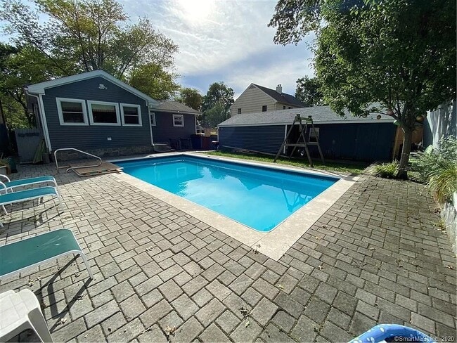 Building Photo - 133 May St