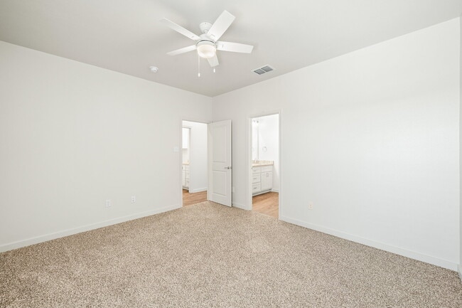 Building Photo - Like new townhome in Frenship East!