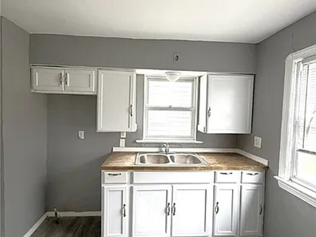 Building Photo - Renovated 3-Bedroom Colonial Near Shaker Heights – Move-In Ready