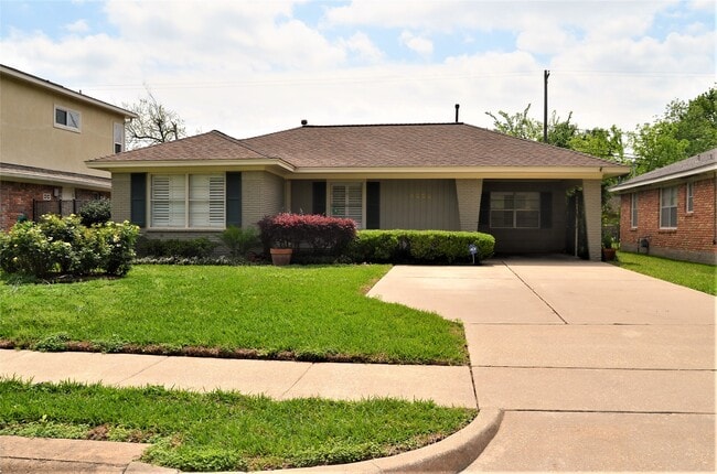 Building Photo - 4009 Nenana Dr