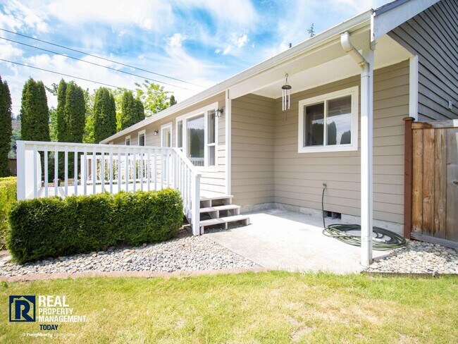 Building Photo - Beautiful 4BR Home Near Orting with Large Yard, Oversized Garage & A/C