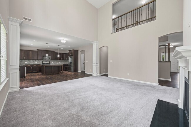 Building Photo - Spectacular 5 Bedrm, 3.5 Bath in the gated...