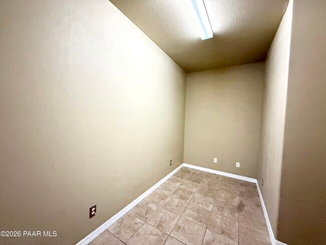 Building Photo - 2207 Sequoia Dr