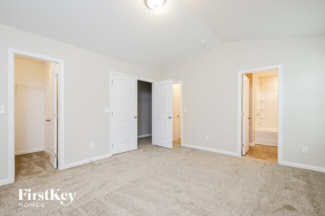 Building Photo - 307 Sawyer Ln