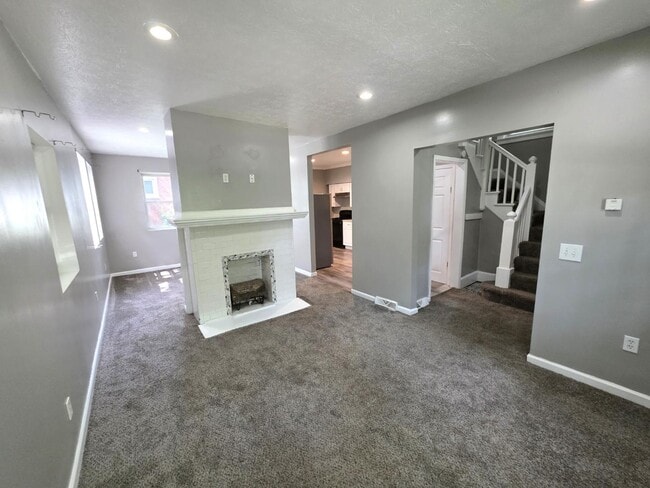 Building Photo - 389 Sumatra Ave