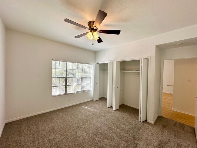 Building Photo - 1/1 Apartment Walking Distance to UT