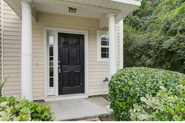 Building Photo - 2457 Scholar Ln