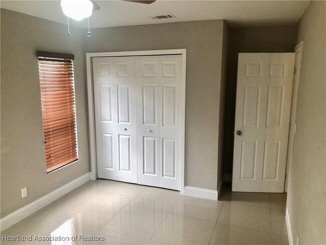 Building Photo - 4615 Lake Haven Blvd