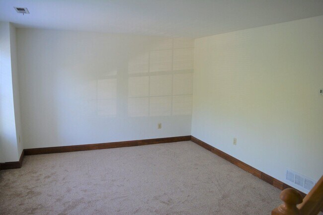 Building Photo - 361 Kent Ln