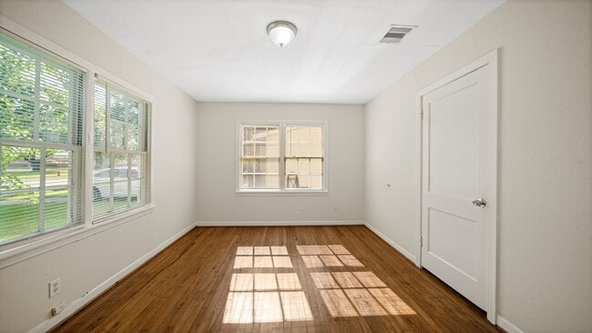 Building Photo - 1513 5th Ave N