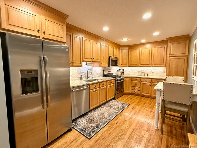 Building Photo - 28 Woodridge Dr
