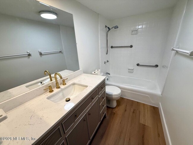 Building Photo - 222 7th St