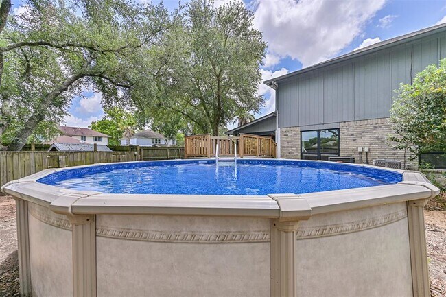 Building Photo - 1801 Vaquero