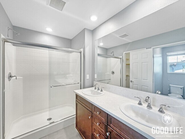 Building Photo - Spacious 2BD/3BA Condo in Chula Vista with Walk-In Closet, Community Pool & 2-Car Garage