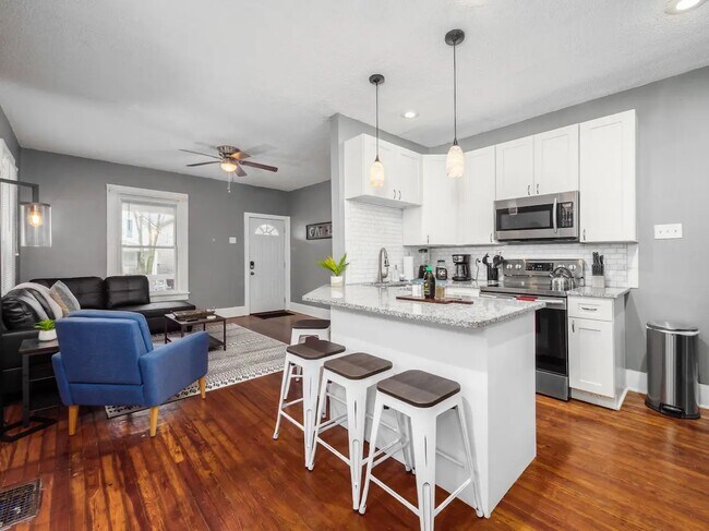 Building Photo - 363 E Gates St