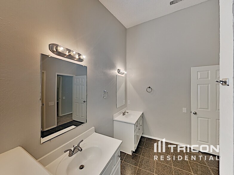 Building Photo - 2601 Country Creek Ln