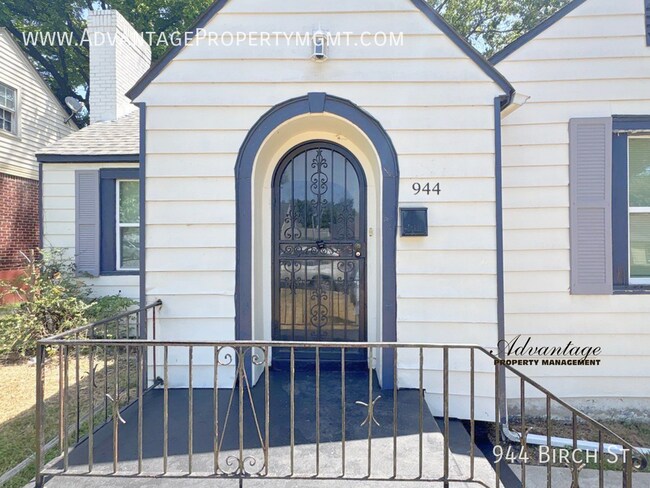 Building Photo - 944 Birch St