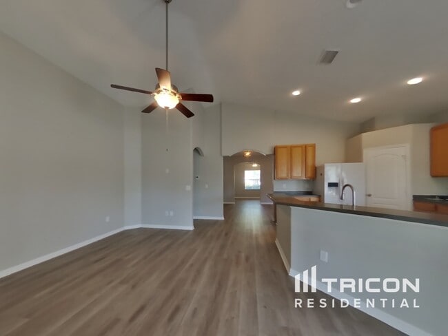 Building Photo - 3921 Langdrum Dr