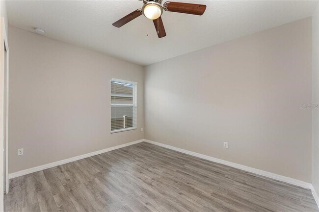 Building Photo - 128 Tanager St