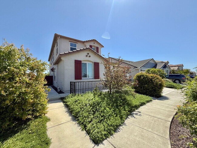 Building Photo - 1561 Osborn Dr