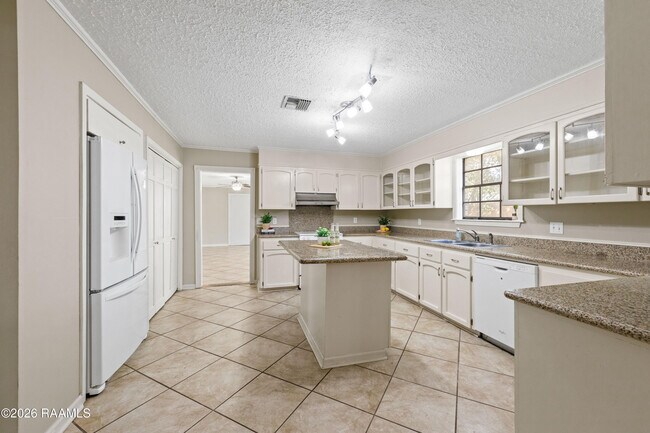 Building Photo - 101 Wisteria Dr