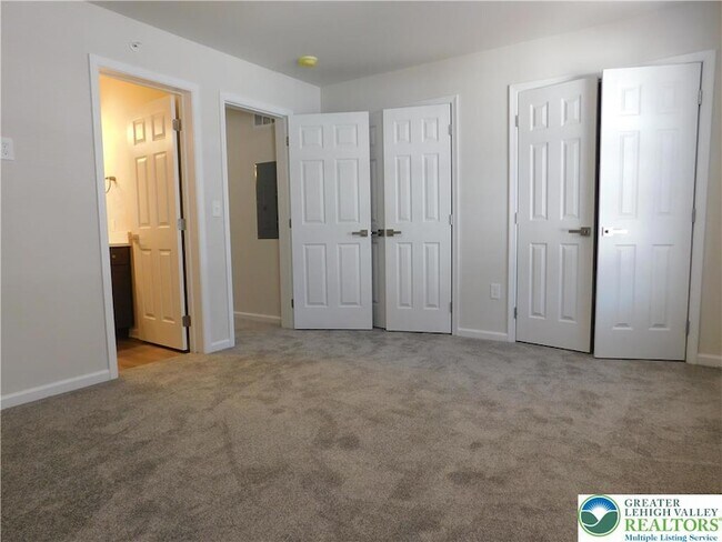 Building Photo - 326 E Frankford St