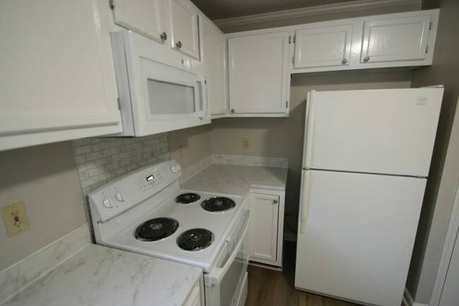 Building Photo - 92 Akron Ave