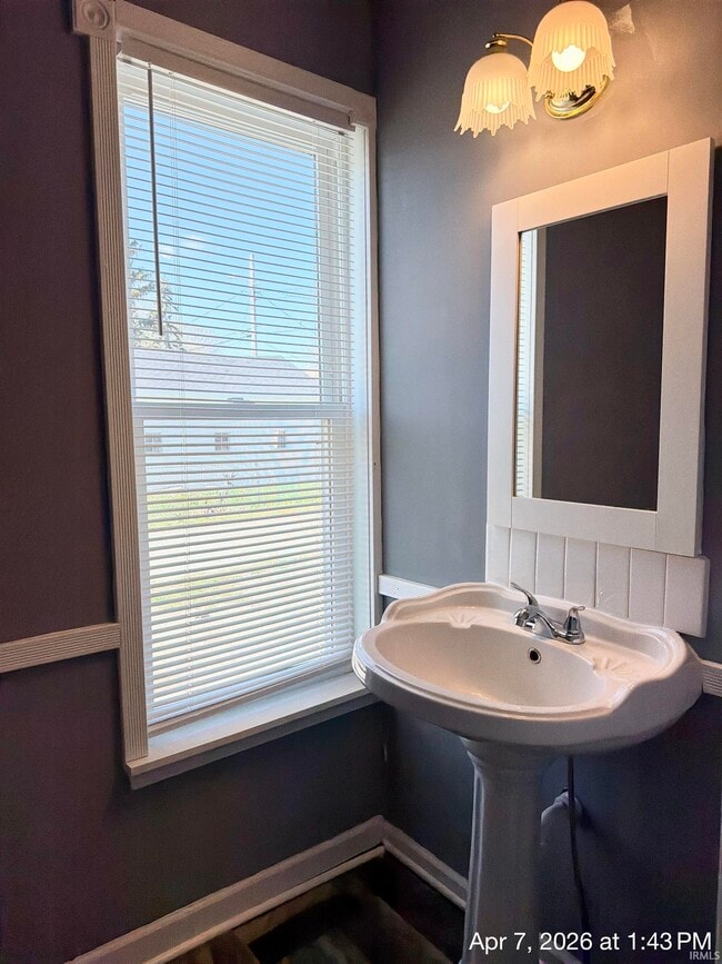 Building Photo - 131 W Lordeman St