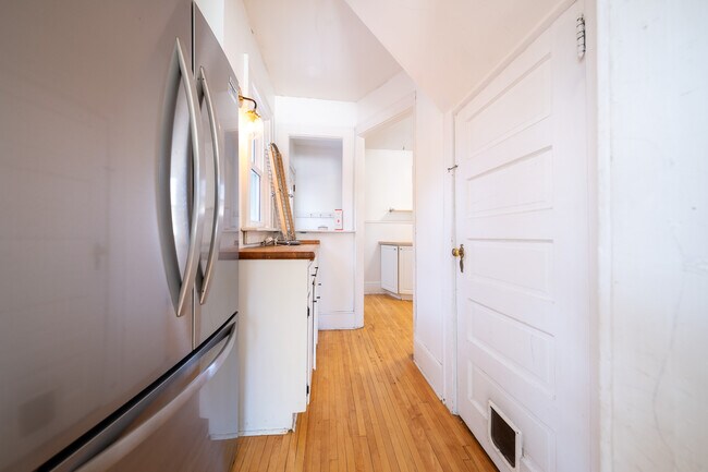 Building Photo - 3832 18th Ave S