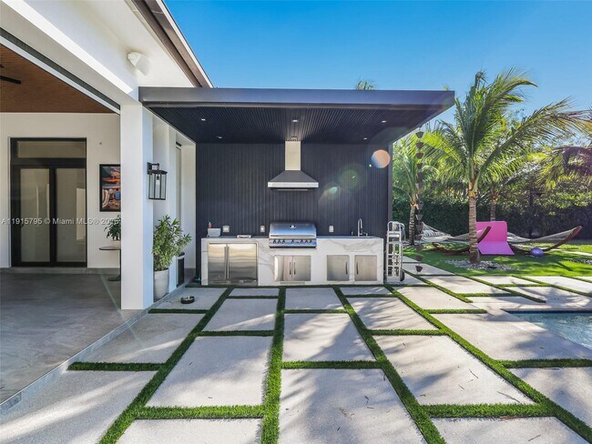 Building Photo - 250 NW 129th Ave