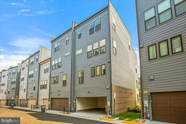 Building Photo - 12768 Sunrise Valley Dr