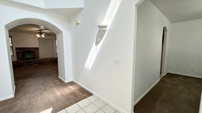 Building Photo - $2,795 Teague & Chestnut, 4 Bedroom Home -...