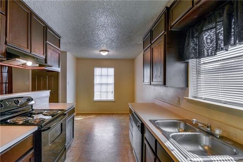 Building Photo - 616 Race St