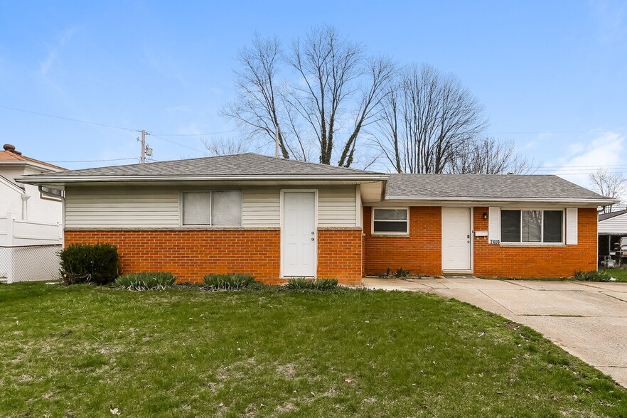 Primary Photo - 2400 Lisbon Dr