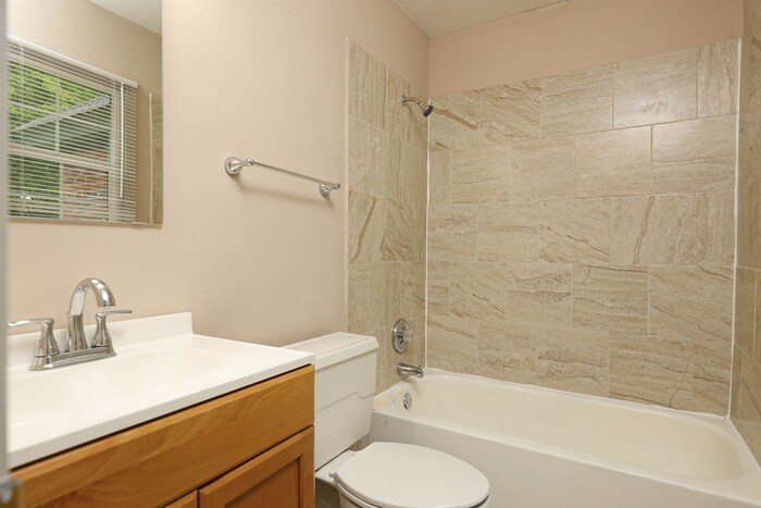 Building Photo - 5817 Carriage Brook Rd