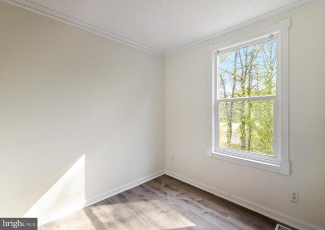 Building Photo - 8 Victoria Manor Ct