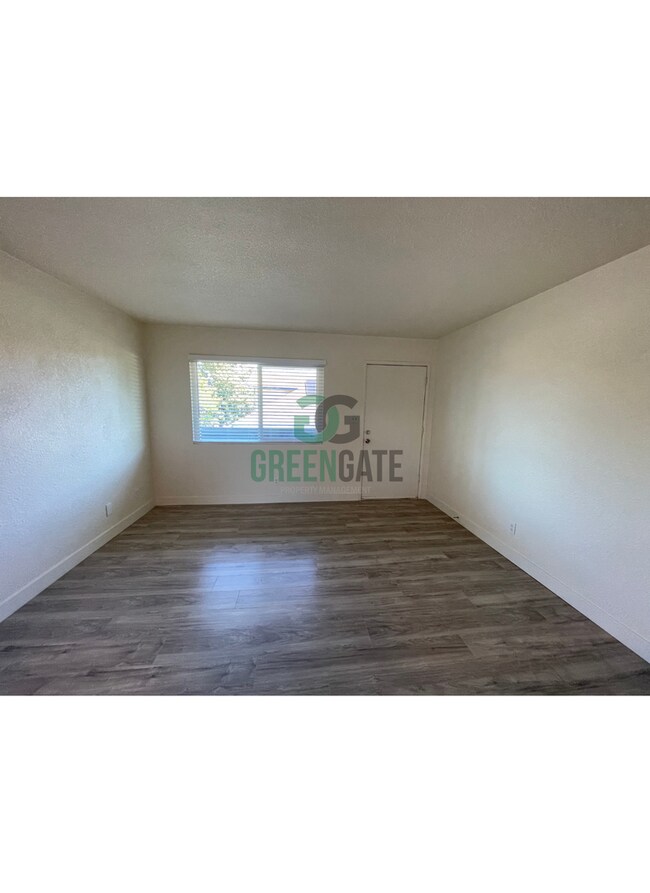 Building Photo - 325 W H St