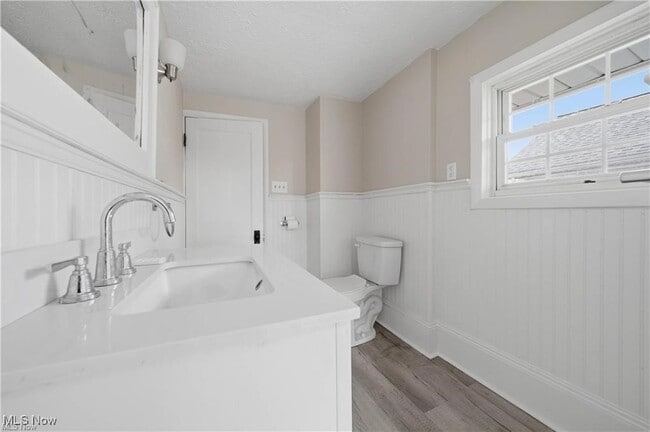 Building Photo - 437 Erie St