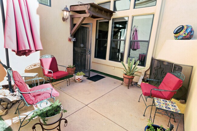 Building Photo - 403 Post Way