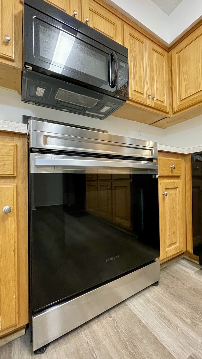 Building Photo - 1300 Debbs Ln
