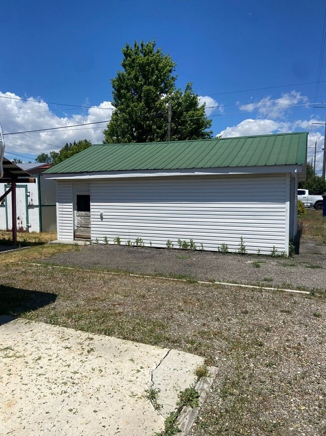 Building Photo - 2 bed 1 bath home in St Anthony