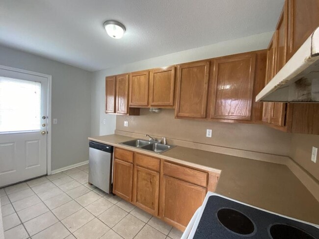 Building Photo - 2807 Cantabrian Dr