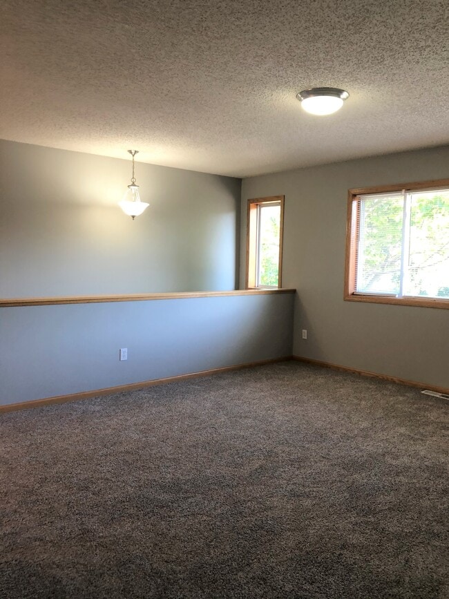 Building Photo - 525 Tanager Path