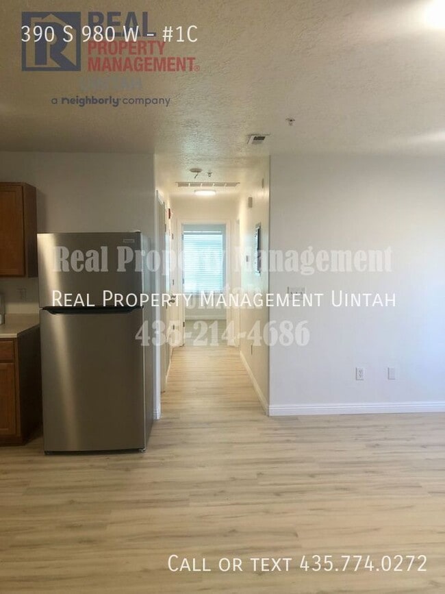 Building Photo - 390 980