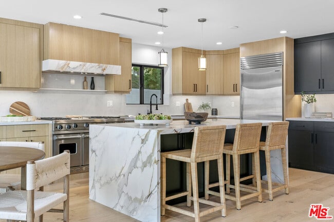 Building Photo - 18101 Green Meadow Dr